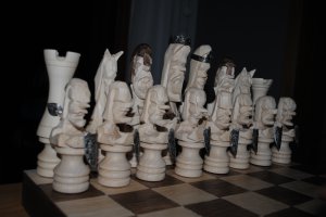 Vyřezávané šachy Dlabal Pavel ASCII